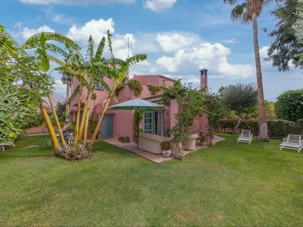 Unique country home with stables, close to the beach at Estepona.